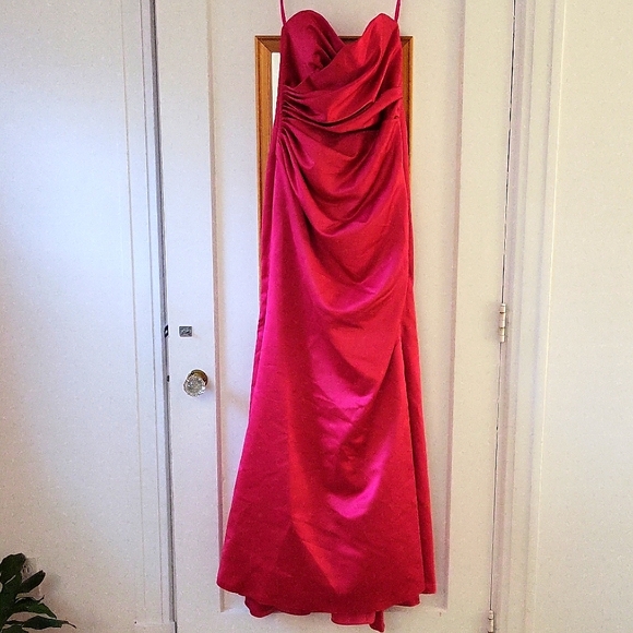 Mermaid Bridesmaid Gown - Picture 1 of 6